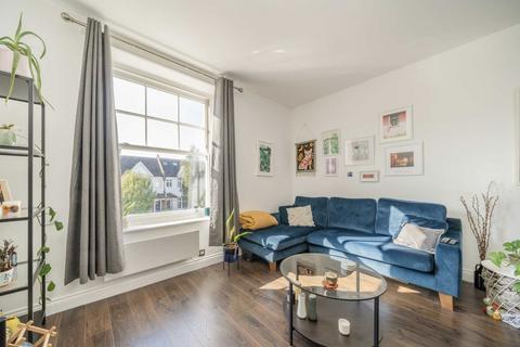 2 bedroom flat for sale, Old Devonshire Road, London SW12