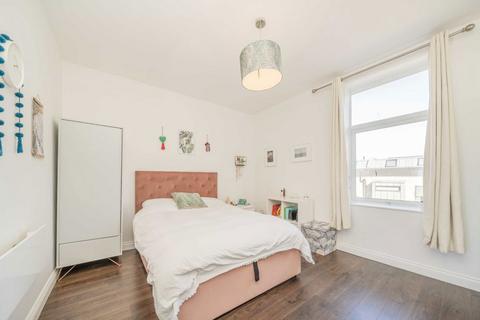 2 bedroom flat for sale, Old Devonshire Road, London SW12