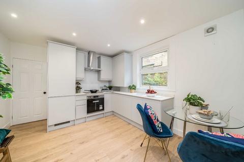 2 bedroom maisonette for sale, Midmoor Road, London SW12