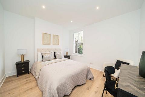 2 bedroom maisonette for sale, Midmoor Road, London SW12