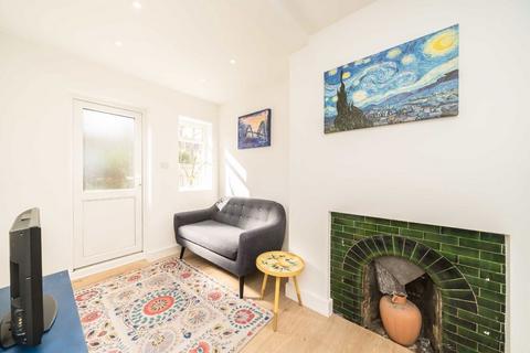 43 Midmoor Road, London, SW12 0ES