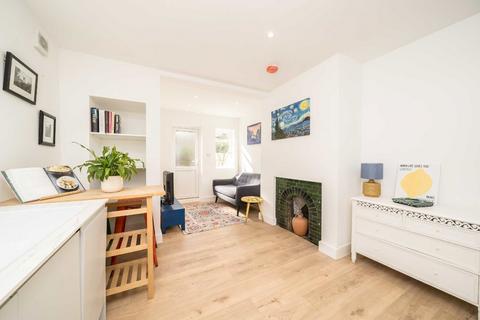 43 Midmoor Road, London, SW12 0ES