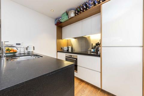 2 bedroom flat to rent, Balham Grove, London SW12