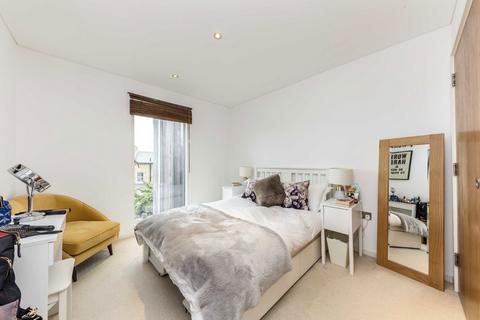 2 bedroom flat to rent, Balham Grove, London SW12