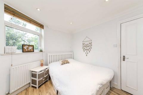 1 bedroom flat for sale, Heslop Road, London SW12