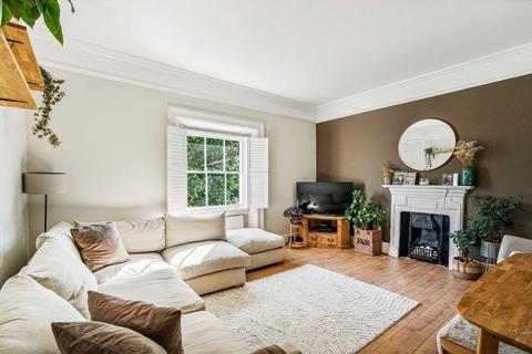 2 bedroom flat for sale, Weir Road, London SW12