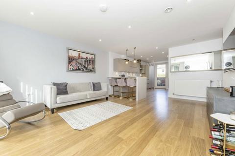 2 bedroom flat to rent, Oldridge Road, London SW12