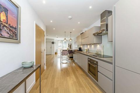 2 bedroom flat to rent, Oldridge Road, London SW12