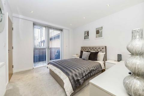 2 bedroom flat to rent, Oldridge Road, London SW12