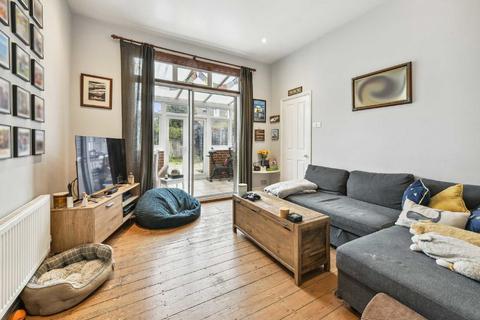 2 bedroom flat for sale, Cavendish Road, London SW12