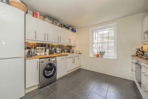 3 bedroom flat for sale, Albion Avenue, London SW8