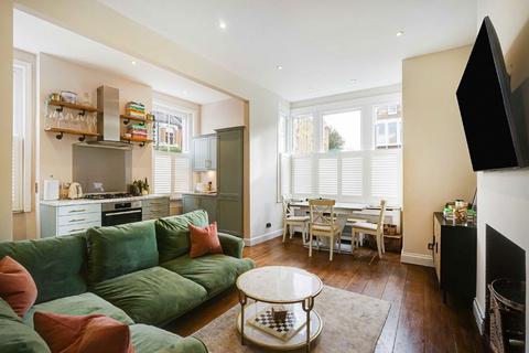 2 bedroom maisonette for sale, Lynette Avenue, London SW4