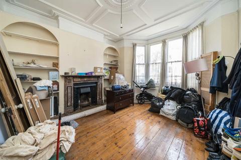 2 bedroom flat for sale, Cautley Avenue, London SW4