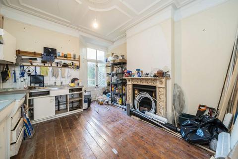 2 bedroom flat for sale, Cautley Avenue, London SW4