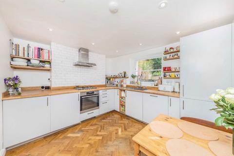 2 bedroom flat for sale, Loughborough Park, London SW9