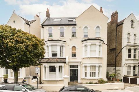 3 bedroom flat for sale, Sisters Avenue, London SW11