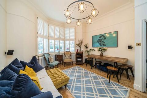 3 bedroom flat for sale, Sisters Avenue, London SW11