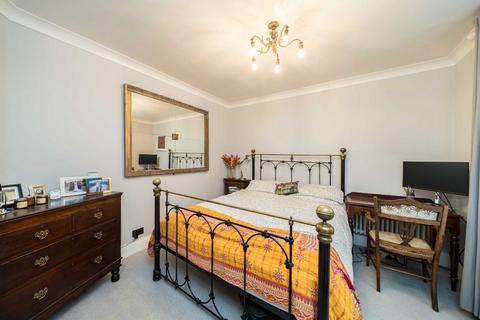 3 bedroom flat for sale, Sisters Avenue, London SW11