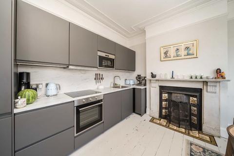 3 bedroom flat for sale, Cautley Avenue, London SW4