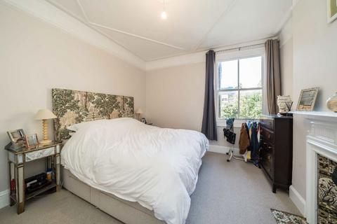 3 bedroom flat for sale, Cautley Avenue, London SW4