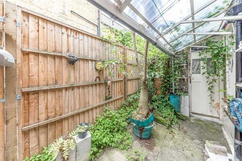 2 bedroom maisonette for sale, Hambalt Road, London SW4