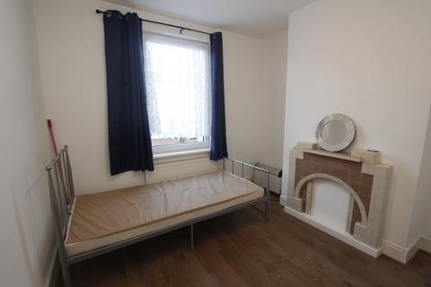 2 bedroom terraced house to rent, Dryden Street, Town Centre, SN1