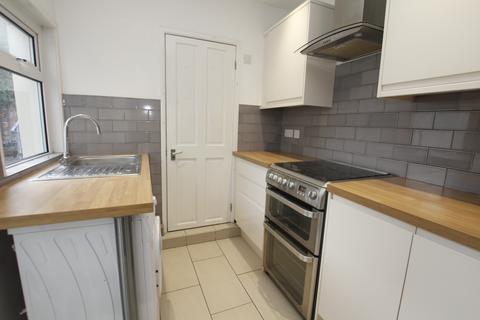 2 bedroom terraced house to rent, Dryden Street, Town Centre, SN1