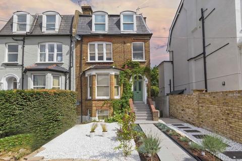 2 bedroom flat for sale, Drewstead Road, London SW16