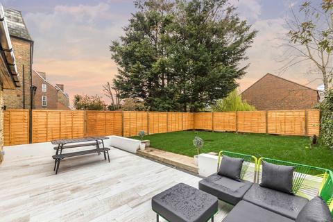 54a Drewstead Road, London, SW16 1AG