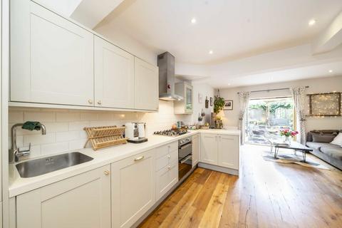 2 bedroom maisonette for sale, Gracefield Gardens, London SW16