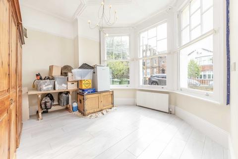 2 bedroom flat for sale, Telford Avenue, London SW2