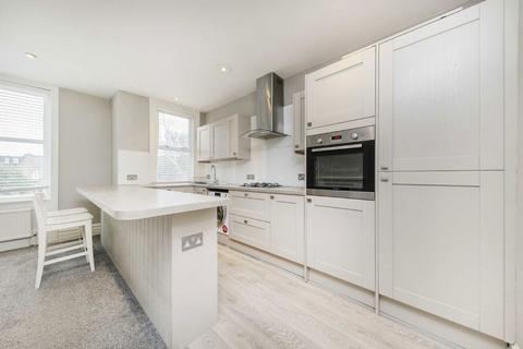 2 bedroom flat for sale, Ashlake Road, London SW16