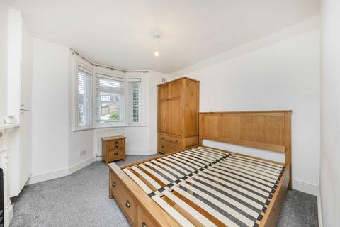 2 bedroom flat for sale, Ashlake Road, London SW16