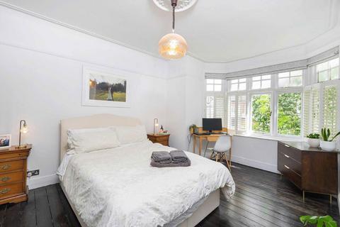 4 bedroom semi-detached house for sale, Arragon Gardens, London SW16