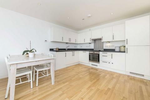 2 bedroom flat for sale, Streatham High Road, London SW16