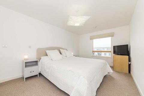 2 bedroom flat for sale, Streatham High Road, London SW16