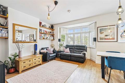 2 bedroom flat for sale, Gracefield Gardens, London SW16