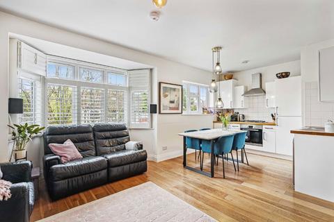 2 bedroom flat for sale, Gracefield Gardens, London SW16