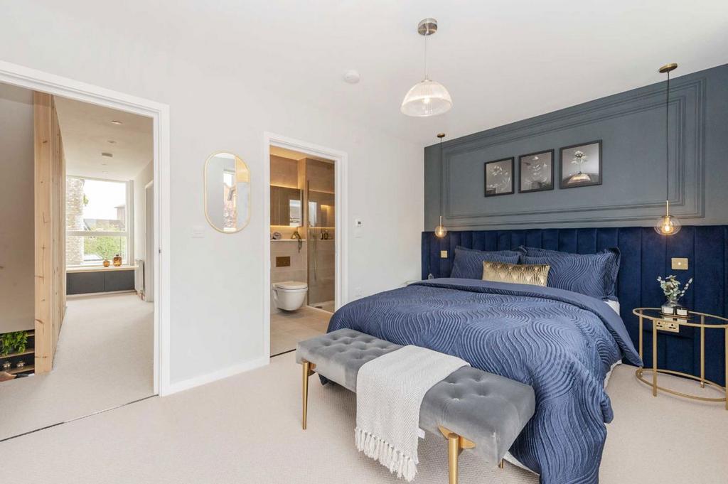 Knights Hill, London SE27 4 bed house for sale £700,000