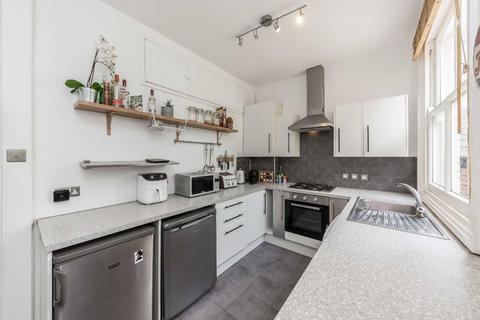 2 bedroom flat for sale, Greyhound Lane, London SW16