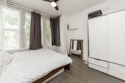 2 bedroom flat for sale, Greyhound Lane, London SW16