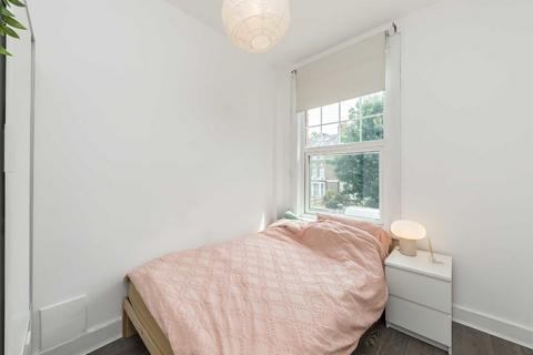 2 bedroom flat for sale, Greyhound Lane, London SW16