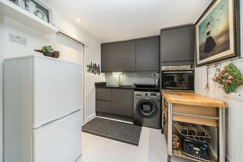 2 bedroom flat for sale, Telford Avenue, London SW2