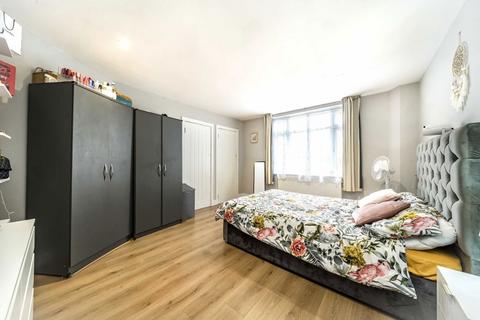 1 bedroom flat for sale, Streatham High Road, London SW16