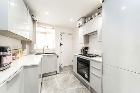 1 bedroom flat for sale, Streatham High Road, London SW16