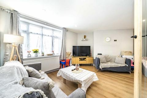 1 bedroom flat for sale, Streatham High Road, London SW16