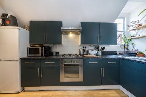 2 bedroom flat for sale, Fairmile Avenue, London SW16