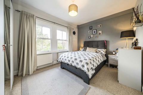 2 bedroom flat for sale, Fairmile Avenue, London SW16