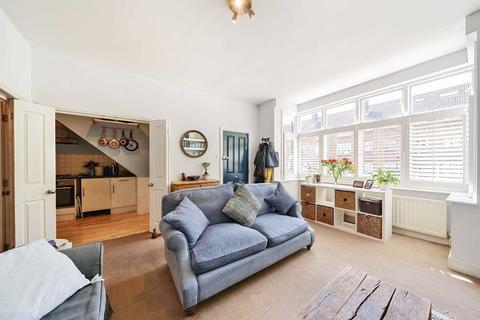 2 bedroom flat for sale, Valley Road, London SW16