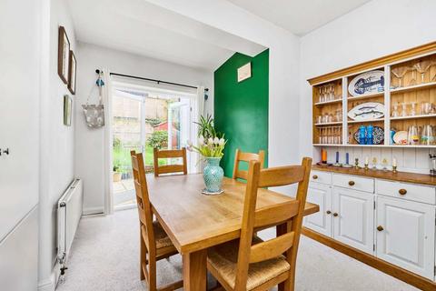 2 bedroom flat for sale, Valley Road, London SW16